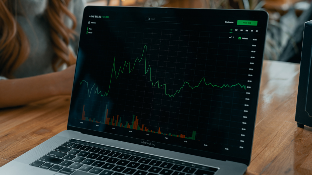 stock-chart-on-laptop